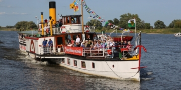 Nostalgie auf der Elbe: Zwei historische Dampfschiffe treffen sich Ostermontag in Hitzacker