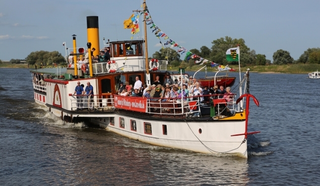 Nostalgie auf der Elbe: Zwei historische Dampfschiffe treffen sich Ostermontag in Hitzacker