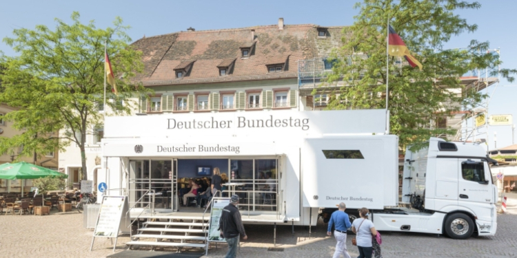 Infomobil des Deutschen Bundestages in Ratzeburg