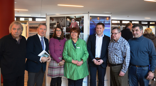 Das kann Selbsthilfe – Fotoausstellung im Kreishaus zum 30-jährigen Jubiläum von KIBIS