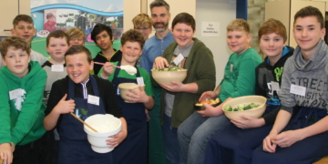 Musiker Till Krohn von ‚Jeden Tag Silvester‘ kochte mit 13 Jungs in Berkenthin