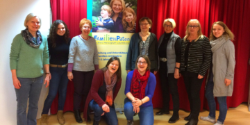 Acht frisch gekürte Familienpatinnen freuen sich auf ihren ersten Einsatz