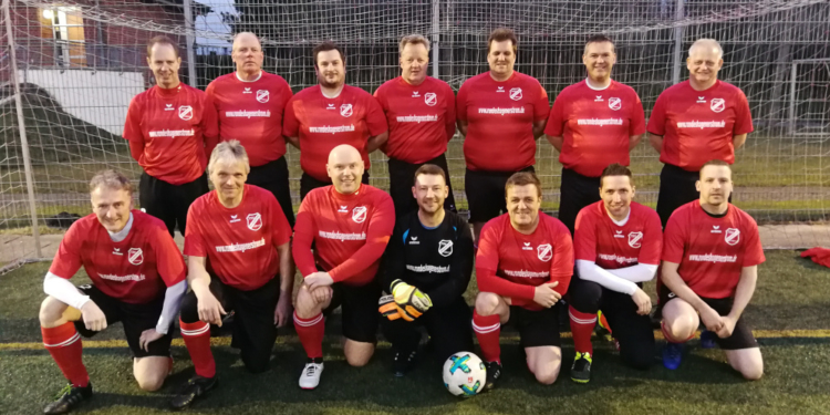 Schleusenwärter mit neuen Trikots