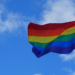 Finanzministerium hisst Regenbogenflagge zum Internationalen Tag gegen Homophobie