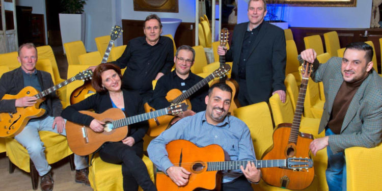 Gitarren in der Scheune