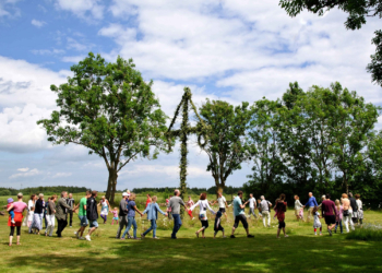Zur Eröffnung ein Mittsommer-Familienfest