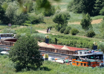 Die Schleuse im Grünen