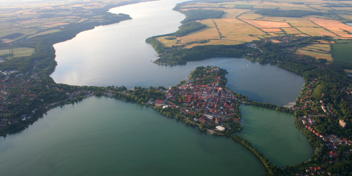 Anhaltende Wärme belastet Badegewässer – Warnung für Ratzeburger See und Küchensee