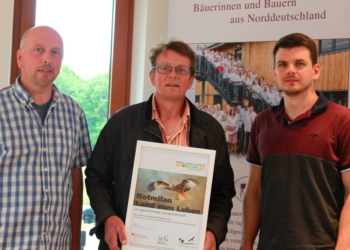 Betrieb Wolfgang Holz für Engagement für den Rotmilan geehrt