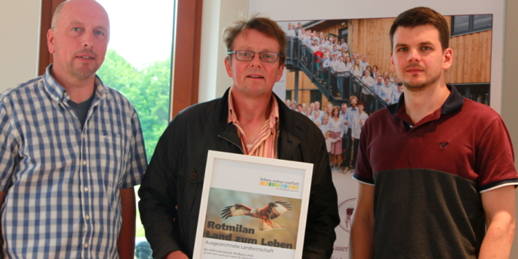 Betrieb Wolfgang Holz für Engagement für den Rotmilan geehrt