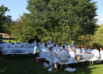 ‚White Dinner‘ im Rahmen der Eröffnungsfeier des KulturSommers am Kanal