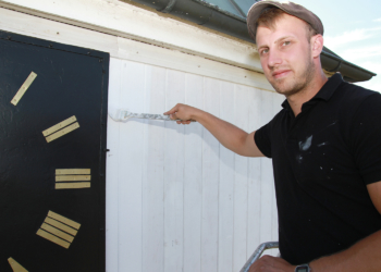 Siebenbäumen: Kirchturm und Uhr der St.-Marien-Kirche erhalten Frischzellenkur