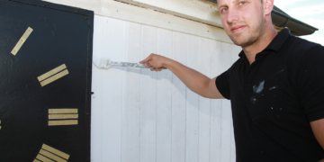 Siebenbäumen: Kirchturm und Uhr der St.-Marien-Kirche erhalten Frischzellenkur