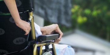 Bis 2030 fehlen 1.186 Vollzeit-Pflegekräfte im Herzogtum Lauenburg