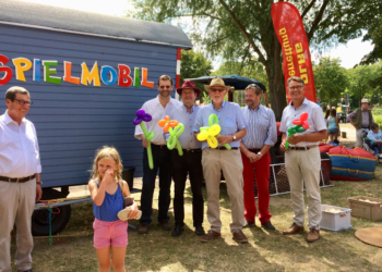 Ratzeburger Rotarier möbelten ‚Spielmobil‘ auf