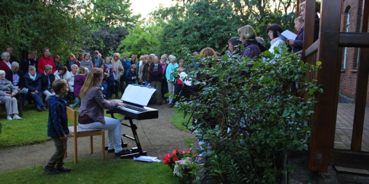 ‚Zirkuswelten‘ – dritter musikalischer Spaziergang rund um den Ziethener Pfarrhof