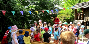 Neue Wasserspielanlage im städtischen Kindergarten mit Familiensommerfest eingeweiht