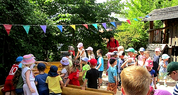 Neue Wasserspielanlage im städtischen Kindergarten mit Familiensommerfest eingeweiht
