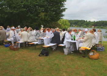 Mehr Besucher denn je beim ‚White Dinner‘ in Ratzeburg