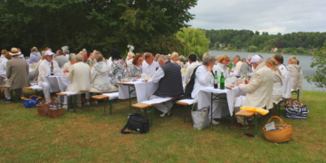 Mehr Besucher denn je beim ‚White Dinner‘ in Ratzeburg