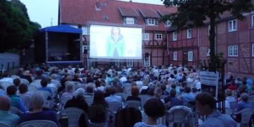 Mamma Mia 2 beim Open Air-Kino auf dem Lauenburger Kirchplatz