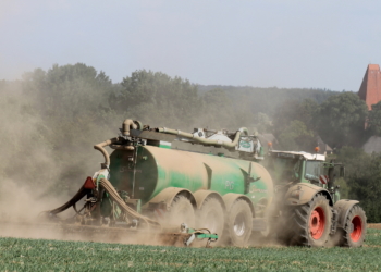 Der Boden wartet auf die Gülle