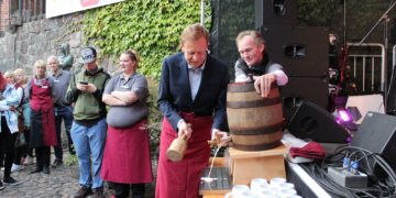 Musik, Möllner Lauke, Riesenflohmarkt, rennende Menschen und Renn-Enten