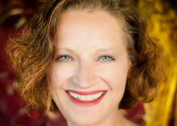 Kleines Festival vor dem Mausoleum