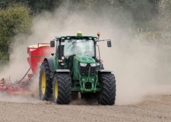 De Saatacker stöwt in Duvensee
