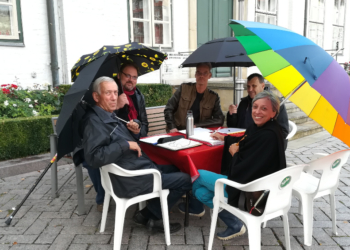 Kein passendes Zimmer? Fraktionssitzung der Linken fand unter freiem Himmel statt