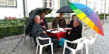 Kein passendes Zimmer? Fraktionssitzung der Linken fand unter freiem Himmel statt