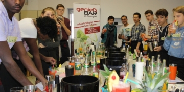 Kreissparkasse sponsert neue Cocktailbecher für die ‚genießBar im Herzogtum‘