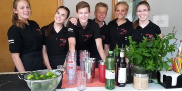 Nonstop-Mixen an der genießBar im Herzogtum: Toller Erfolg beim Abschlussfest der Gemeinschaftsschule Mölln