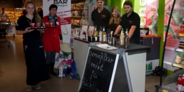 ‚genießBar‘ und Marktkauf Süllau spenden 300 Euro für Sprachkurse