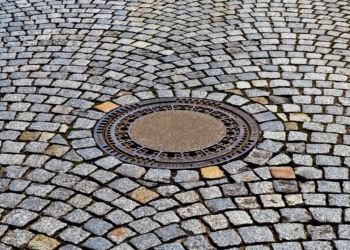 Ist parken auf Kanaldeckeln erlaubt?
