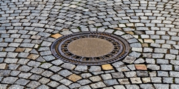 Ist parken auf Kanaldeckeln erlaubt?