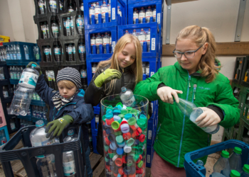 Weltpoliotag: Rotary e-Club Hanse D 1940  sammelte Flaschendeckel in Wentorf