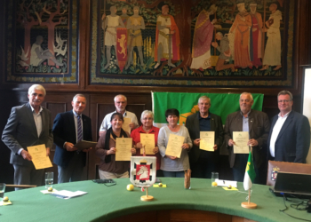 Kreispräsident Meinhard Füllner ehrt beste Kleinsiedlung