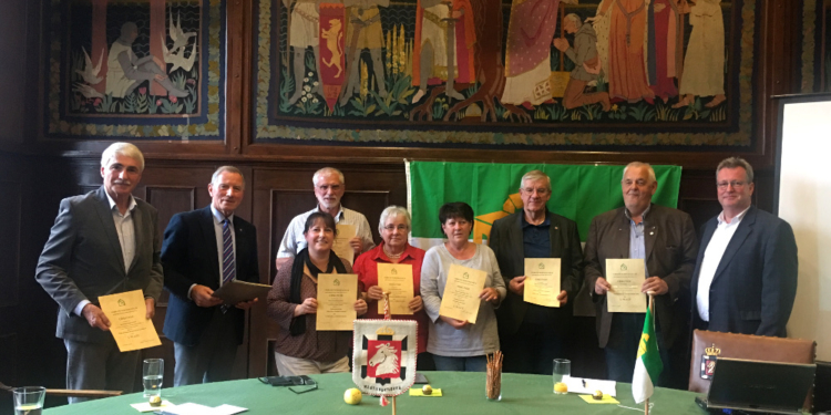 Kreispräsident Meinhard Füllner ehrt beste Kleinsiedlung