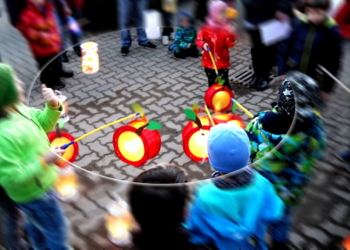 Laternenumzug mit Feuerwerk in Berkenthin