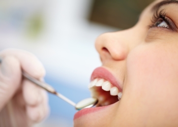 An die jährliche Kontrolle beim Zahnarzt denken