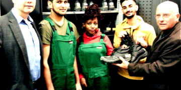 Berufliche und schulische Erstausstattung für Flüchtlinge