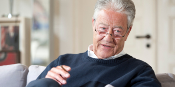 Björn Engholm liest Weihnachtliches in St. Marien Basthorst