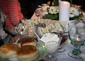 Tee-Expertin Regina Binder lädt zum Tasting