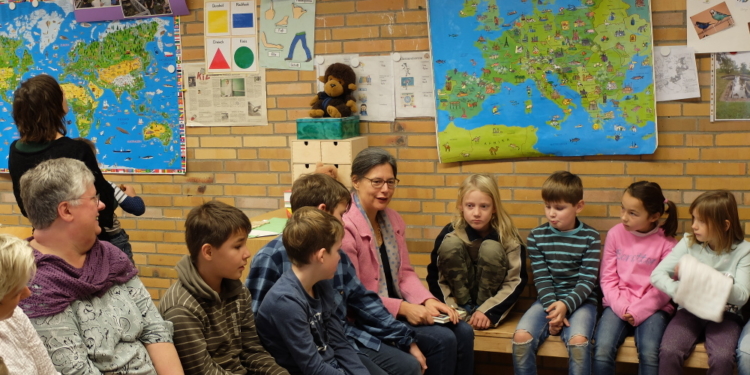 Bundesweiter Vorlesetag: Nina Scheer zu Gast in der Grundschule Lütau