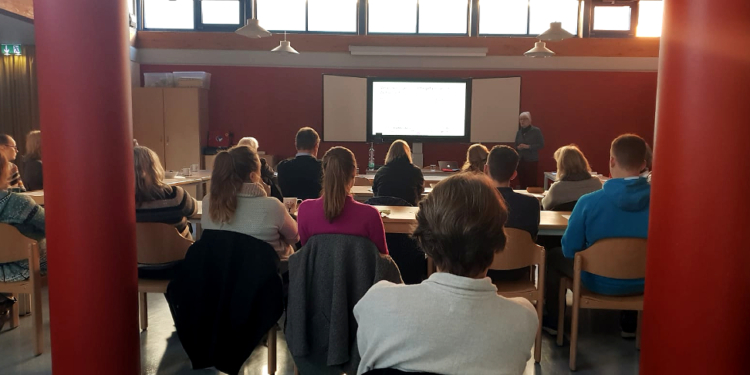 Fachtag: ‚Leibliche Kinder in Adoptiv – und Pflegefamilien – wir pflegen mit?!‘