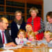 Vier kleine Glücksbringer ziehen die Gewinn-Nummern des Inner Wheel Adventskalenders