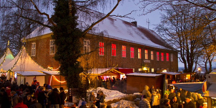 Der 48. Lauenburger Weihnachtsmarkt am Schloss öffnet wieder seine Tore
