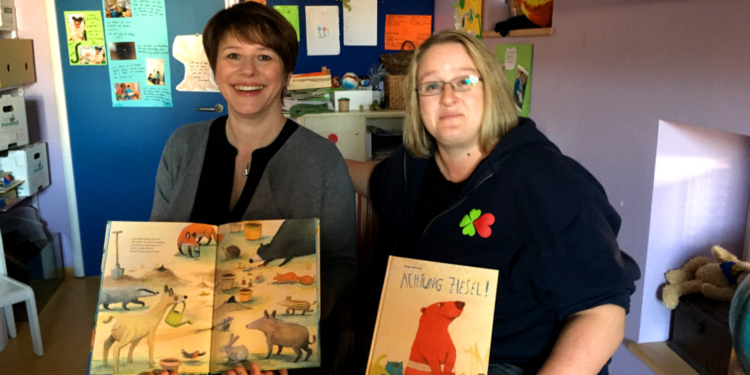 CDU-Landtagsabgeordnete Andrea Tschacher als Vorlesepatin in Aktion