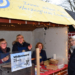 Traditioneller Wildbratwurst-Verkauf der Inner Wheelerinnen auf dem Ratzeburger Dom-Basar
